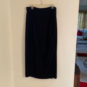 Ellen Tracy, Excellent Condition w/24” side slit,last photo, measurements below